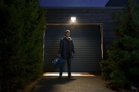 OSRAM LED-Außenstrahler Endura Flood Pro mit Bewegungsmelder 27W 4000K IP55 grau