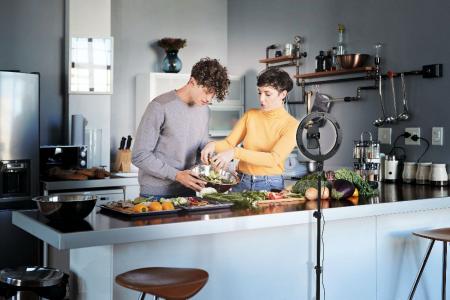 Osram Mobiles LED-Ringlicht mit Stativ für Bild- und Produktbeleuchtung mit USB & Bluetooth