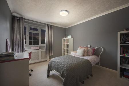 OSRAM Orbis Flache LED-Deckenleuchte Slim Moia Ø 38 cm in Weiß 24W Warmweißes Licht