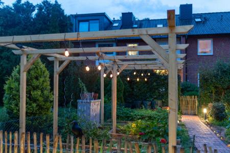 7,5m OSRAM Smart+ WiFi Outdoor Lichterkette Stringlight mit 12 LED-Lampen mit warmweißem oder buntem Licht