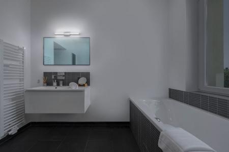Osram Orbis Mirror LED-Spiegelleuchte fürs Badezimmer Chrom 60CM 10W IP44 Lichtfarbe per Klick von warmweiß auf kaltweiß änderbar