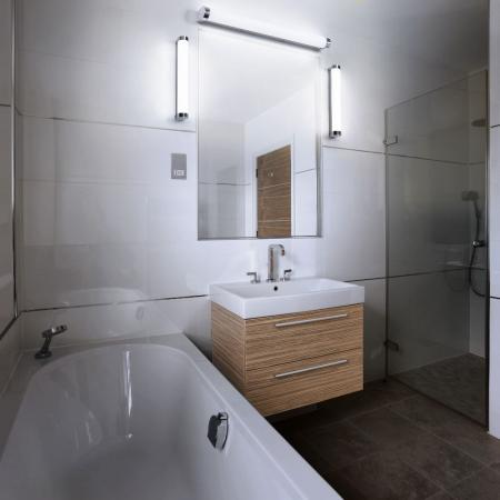 OSRAM Obris Tube Frost Glass Wandlampe & Spiegelleuchte fürs Badezimmer Dimmbar 40cm IP44 Chrom - mit umschaltbarer Farbtemperatur