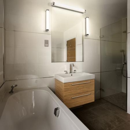 OSRAM Obris Tube Frost Glass Wandlampe & Spiegelleuchte fürs Badezimmer Click CCT Dimmbar 60CM IP44 Chrom - mit umschaltbarer Farbtemperatur