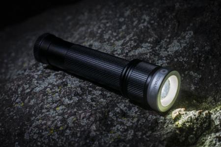 Ledvance LED Taschenlampe FLASHLIGHT SPOTLIGHT TACTICAL für 6xAAA Batterien exkl. IP65