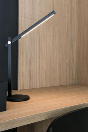 OSRAM LED Tischleuchte mit einstellbarer Lichtfarbe Tunable White Dimmbar