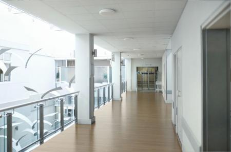 LEDVANCE Surface LED Decken- und Wandleuchte FLAT RD SEN 330 P 19W CPS Bewegungsmelder IP54 -  umschaltbare Farbtemperatur