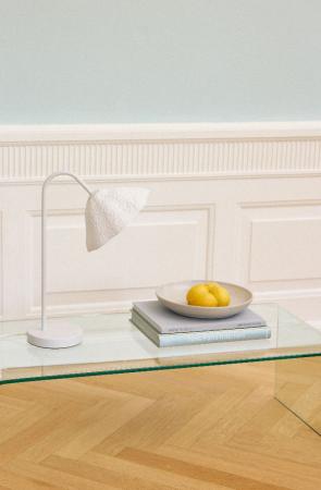 OSRAM Tischleuchte Decor Lotus Leaf weiß aus Metall und Pappmaschee dimmbar für E14