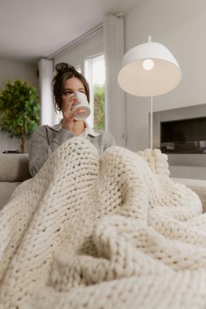 OSRAM Stehleuchte Camel Bell weiß aus Metall und Pappmaschee E27