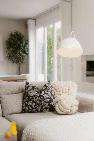 OSRAM Stehleuchte Camel Bell weiß aus Metall und Pappmaschee E27