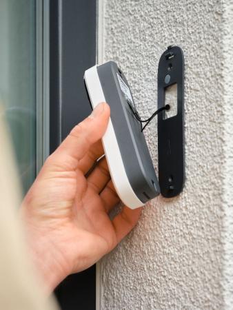 OSRAM SMART+ Smart Home WLAN-Türklingel mit Kamera, 2K, Akku, IP66, Weiß