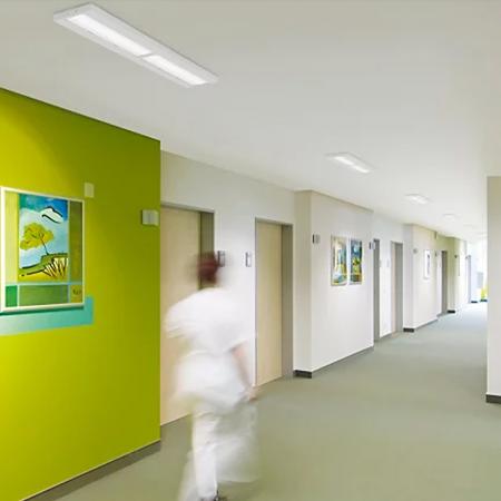 Aktion - nur noch angezeigter Bestand verfügbar: Philips CoreLine LED-Anbauleuchte, All-in, 31 W, 22 W, 1200x200 mm