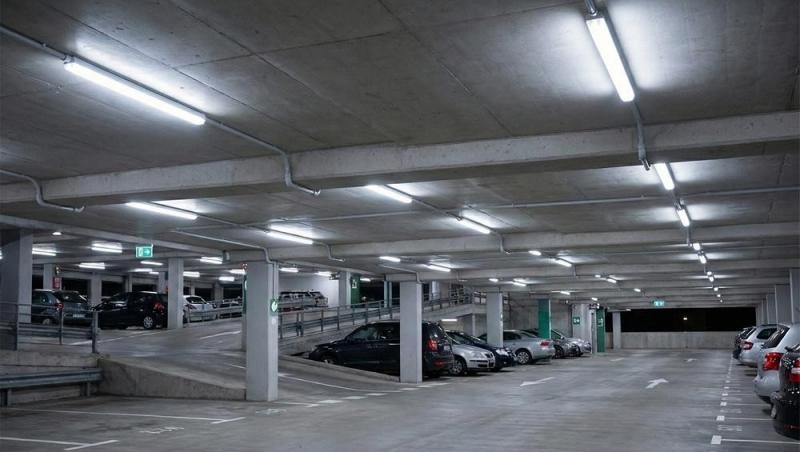Radium LED Feuchtraumleuchte Star IP66 1200 22–34W 5100lm 4000K neutralweiß 130° durchverdrahtet