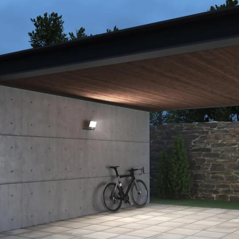 STEINEL XLED One S Leistungsstarker LED Sensor Außenstrahler anthrazit