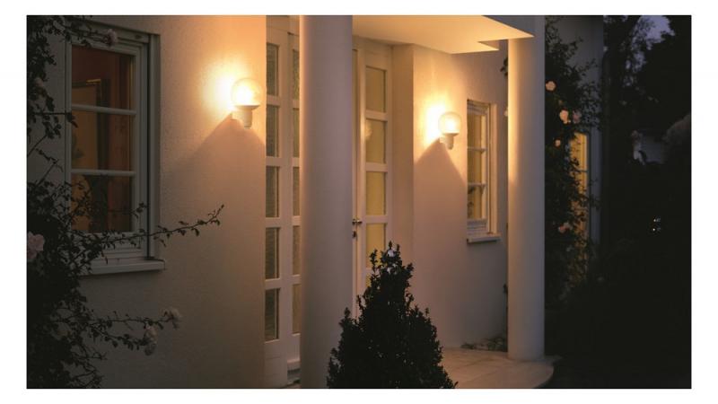 STEINEL Außenwandleuchte L 400 S mit Sensor in Schwarz mit Kristallglaskugel