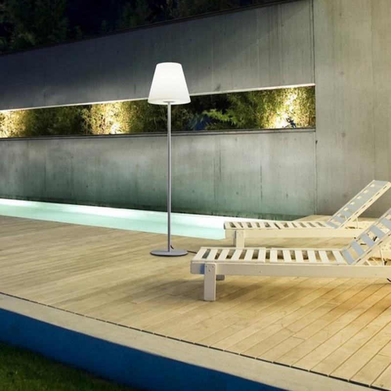 150cm In&OUT Stehleuchte Helestra MORIS mit Acryldiffusor Silbergrau & Weiß IP65