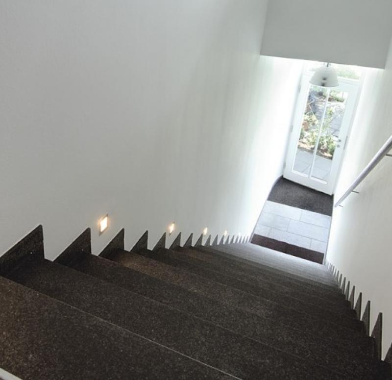 Treppenstufen Beleuchtung FRAME CURVE LED Wandeinbauleuchte warmweißes Licht SLV 1000574