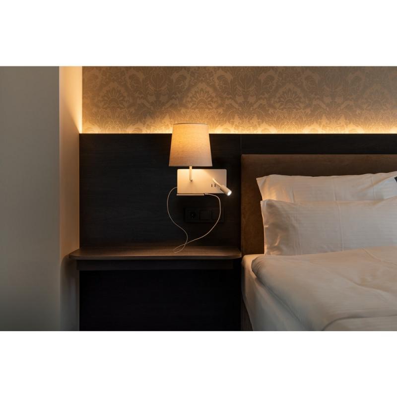 Bett- und Leseleuchte SOMNILA in weiß mit warmweißem LED-Licht Version links inkl. USB Anschluss SLV 1003459