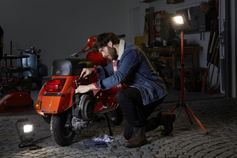 Osram LED WORKLIGHT 20W 840 S-STAND Floodlight mit Tragegriff 4000K IP65 dunkelgrau