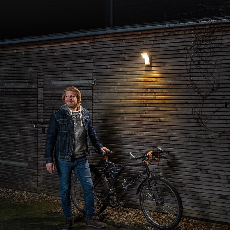 OSRAM LED-Außenstrahler Endura Spot Pro mit Bewegungsmelder 16W 4000K IP55 grau