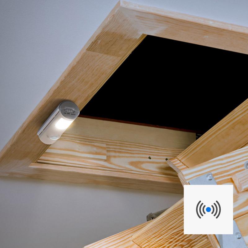 OSRAM NIGHTLUX TORCH BATTERIEBETRIEBENE MULTIFUNKTIONSLEUCHTE MIT SENSOR UND WANDHALTERUNG, IP54 spritzwassergeschützt