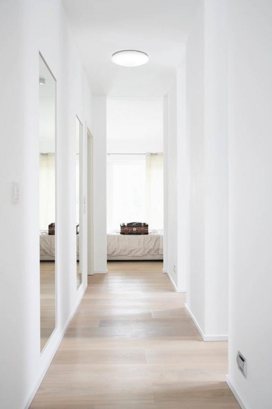 OSRAM Orbis LED Decken- und Wandleuchte mit SENSOR ø40cm warmweißes Licht IP44 - spritzwassergeschützte Anbauleuchte in Weiß aus Aluminium, für Bad, Gänge und Flure