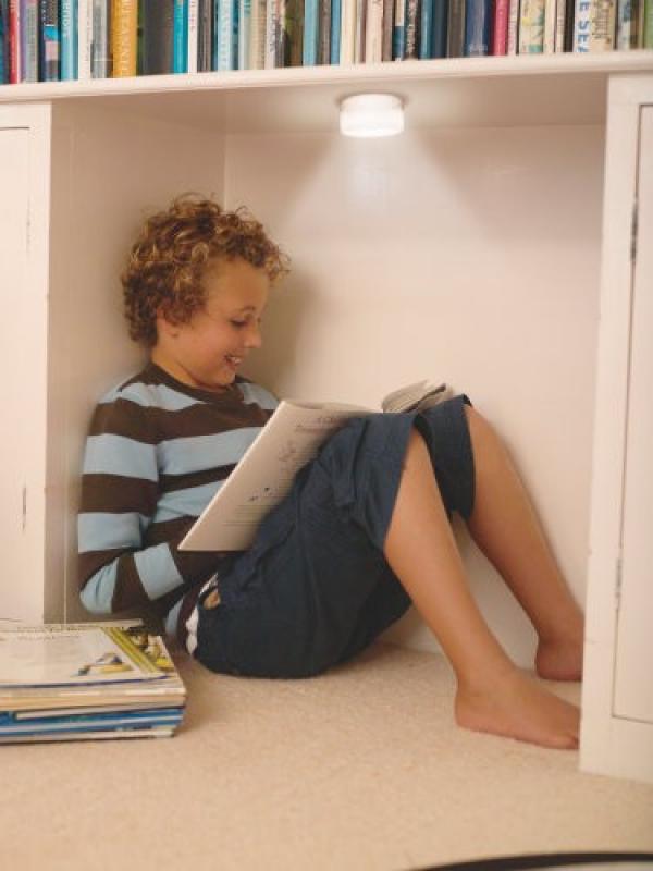 OSRAM Mobile Akku LED-Leuchte Slim als Möbelunterbau- oder Garderobenleuchte USB-Aufladung