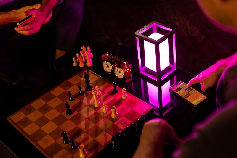 OSRAM SMART+ WiFi Outdoor Akku Tischleuchte mit integrierter Powerbank USB RGBW Farbwechsel IP44