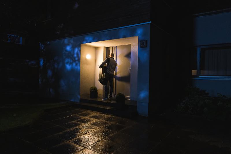 OSRAM SMART+ WiFi Runde Wandleuchte mit Kamera Lautsprecher Sensor