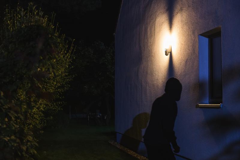 OSRAM SMART+ WiFi Wandleuchte mit Kamera Lautsprecher Sensor für Eingang und Terrasse