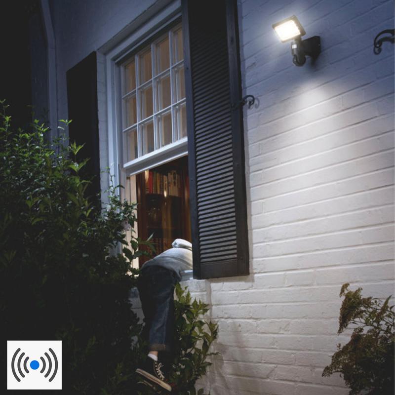 OSRAM SMART+ WiFi LED Fluter mit Kamera Lautsprecher Sensor Alarm-Funktion