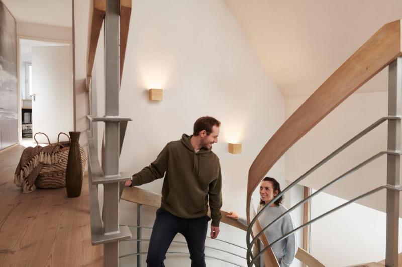 LEDVANCE SMART+ WIFI Orbis Wandlampe Wood Square aus Echt Holz mit Tunable White Technik