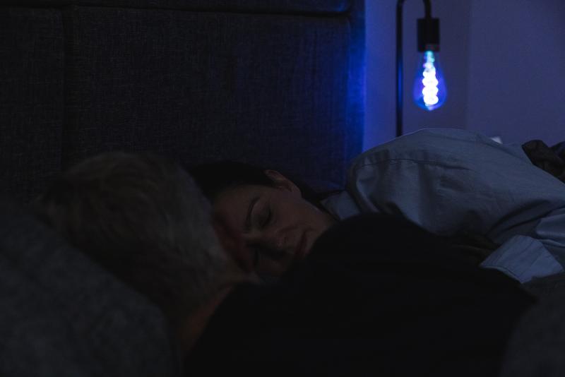 LEDVANCE Klare smarte E27 WiFi Kolben Filament Lampe RGBW Farbwechsel