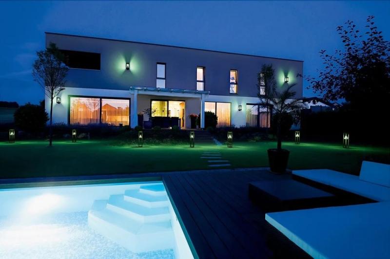 OSRAM Smart+ Bluetooth Solar LED Wandleuchte Alps in Laternenform mit Pyramidenlichtkegel & Multicolor & Sensor