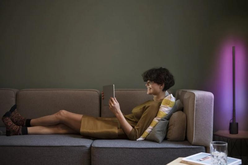 80cm OSRAM WiFi Smart+ WiFi LED Stehleuchte Corner SLIM mit RGBW in Schwarz  - DIY- & Musikrhythmusfunktion