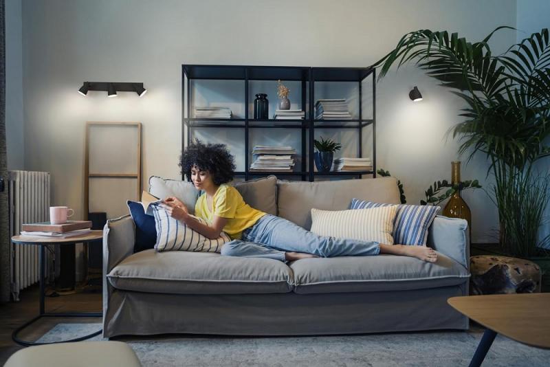 OSRAM LED Spot Pear 4er Deckenstrahler Schwarz - bietet gerichtetes Licht mit warmweißer Lichtfarbe, mit flexiblem GU10-Strahler, GU10-Lampe enthalten