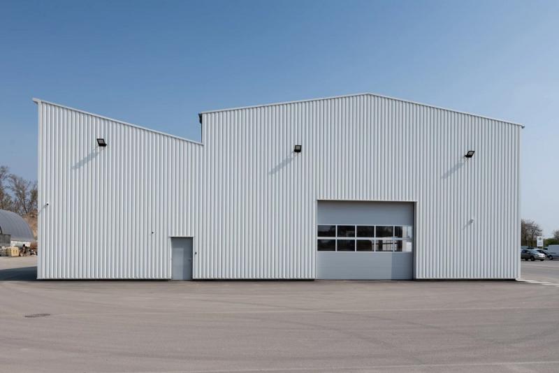 OSRAM LED Fluter Floodlight Essential mit Sensor 200W 4000K Neutralweiß IP44 schwarz