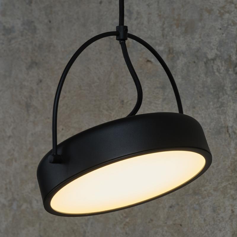 Osram Pendelleuchte Decor Puck aus Stahl in Schwarz mit warmweißem Licht
