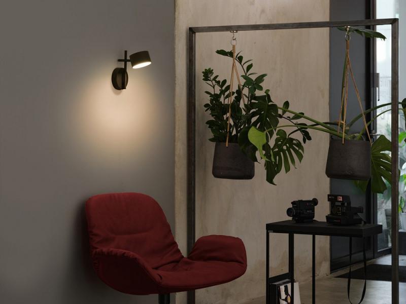 Osram Wandlampe Decor Kyoto aus Aluminium in Schwarz mit warmweißem Licht und beweglichem Kopf - dimmbar (TOUCH DIM)