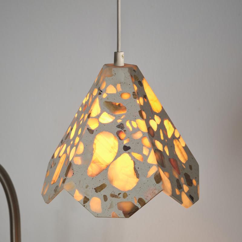 Pendelleuchte Decor Gleam Flower aus Terrazzo Stein mit E27 Fassung Beige