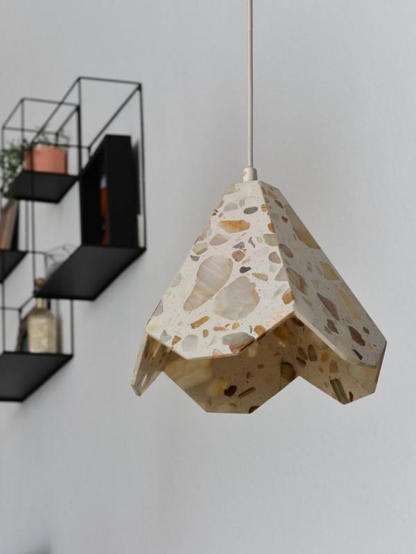 Pendelleuchte Decor Gleam Flower aus Terrazzo Stein mit E27 Fassung Beige