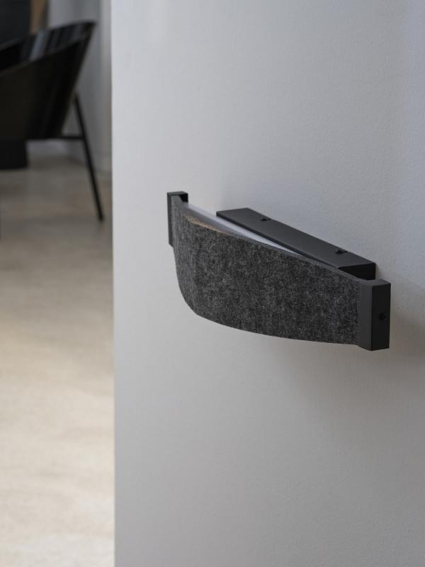 Osram Wandleuchte Decor Flat Felt in Dunkelgrau mit warmweißem Licht - Auffällige Leuchte aus Filz