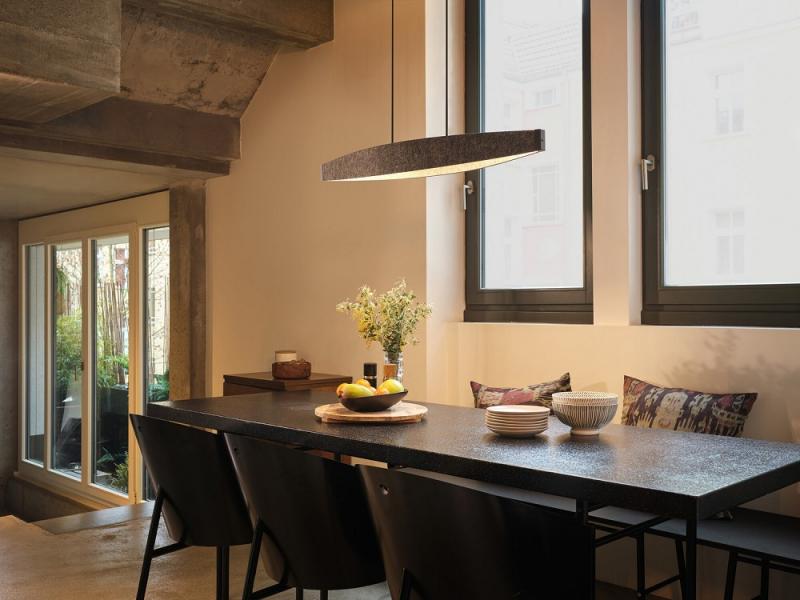 Osram Pendelleuchte Decor Flat Felt in Dunkelgrau mit warmweißem Licht - Auffällige Leuchte aus Filz