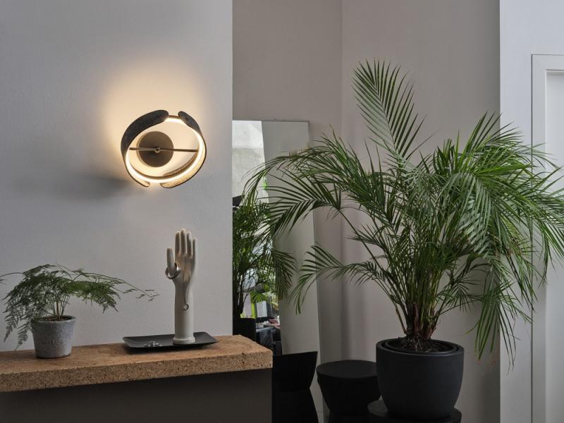 Osram Wandleuchte Decor Curve Felt in Dunkelgrau mit warmweißem Licht - Auffällige Leuchte aus Filz mit neigbarem Schirm