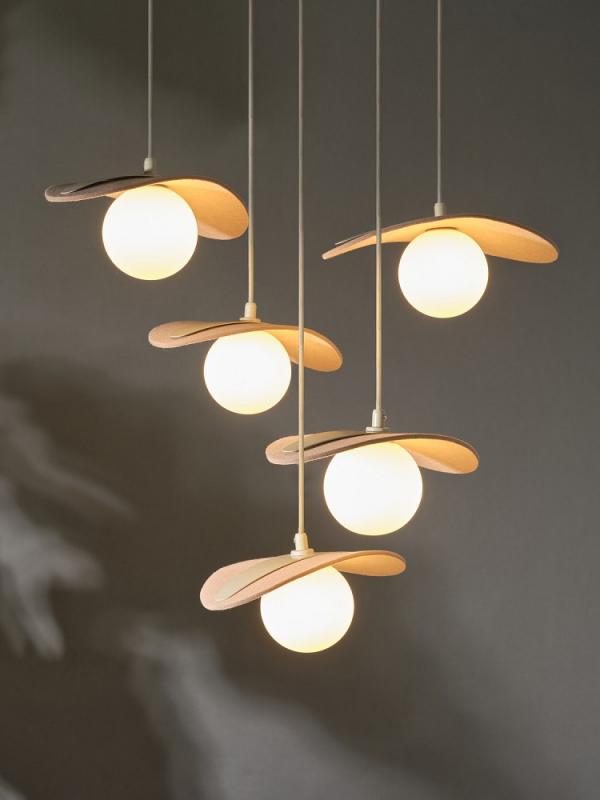 Osram 5-flammige Pendelleuchte Decor Pearl in Beige mit G9 Fassungen - Auffällige Leuchte aus Filz / Stahl / Glaskugel