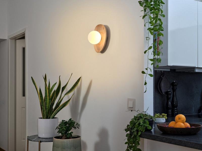 OSRAM Wandleuchte Decor Wood Nest aus Kautschukholz mit G9 Fassung hellbaraun - mit matter Glaskugel