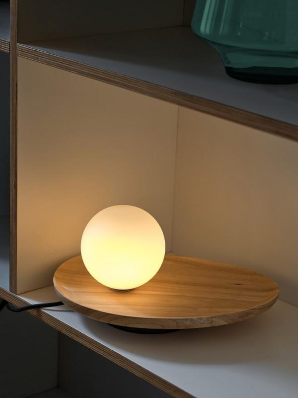 OSRAM Tischleuchte Decor Wood Nest aus Kautschukholz mit G9 Fassung hellbaraun - mit matter Glaskugel