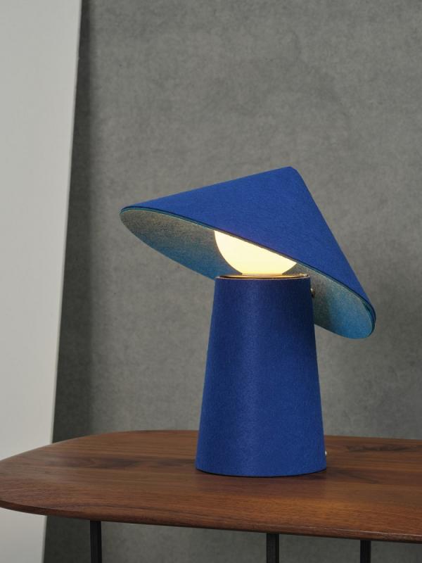 OSRAM Akku Tischleuchte Decor Flip Mobile in Blau, Auffällige Leuchte aus Filz - Dimmfunktion über Touch-Technologie