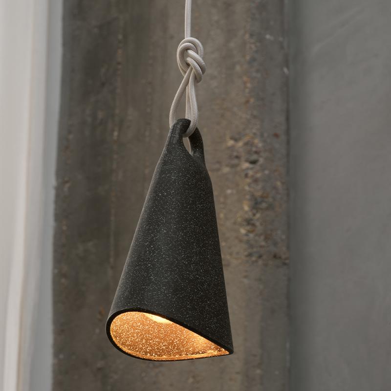 OSRAM Pendelleuchte Decor Bell in Schwarz mit E27 Fassung - Leuchtenschirm aus recyceltem Material