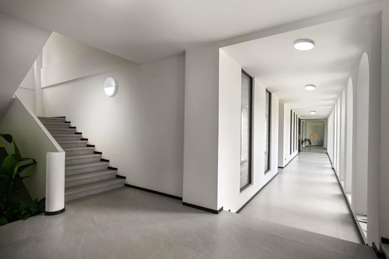 LEDVANCE LED Decken- und Wandleuchte BULKHEAD - BLKH RD 250 P 9.5W ML 83040 WT