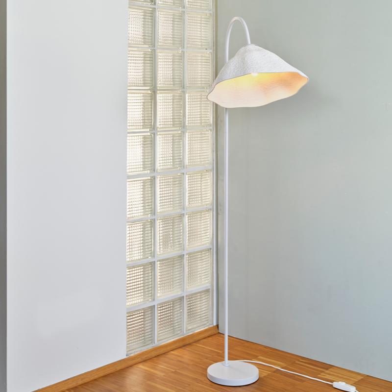 OSRAM Stehleuchte Decor Lotus Leaf weiß aus Metall und Pappmaschee dimmbar für E27